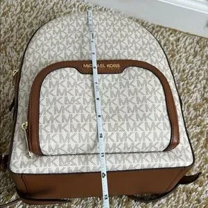 Michael Kors Tan and Cream Women\'s Backpack (this is brand new!) Tanner Medium Signature Logo Backpack in VANILLA/ACORN  main image 4